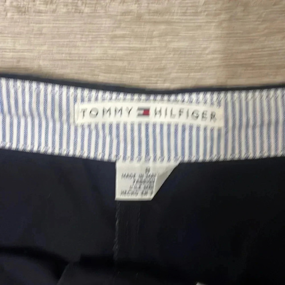 Tommy Hilfiger ladies cargo shorts in navy size 8 - Picture 2 of 5